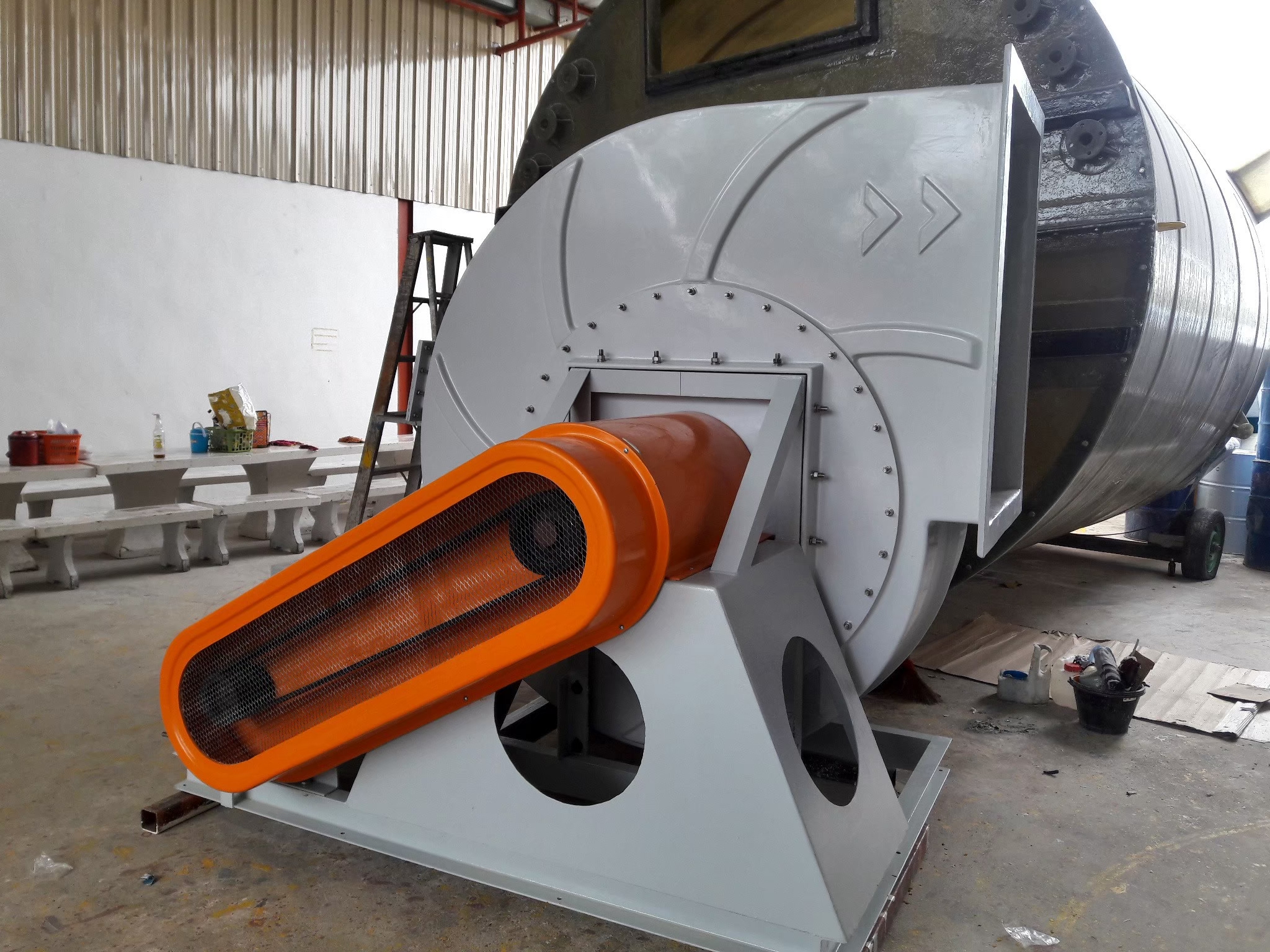 FRP Blower ขนาดใหญ่ในโรงงานผลิต